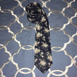 ORIGINAL PENGUIN COTTON FLORAL NECKTIE